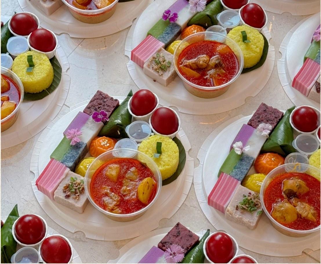 Luna's Signature Gift Set featuring colourful Nyonya kuih, angku kuih, yam cake, curry chicken, nasi pulut kunyit and traditional red eggs.